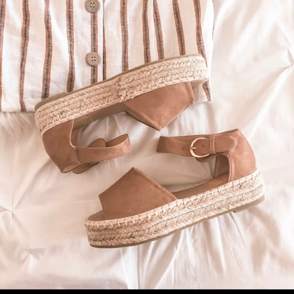 Espadrilles - Picture 3 of 4